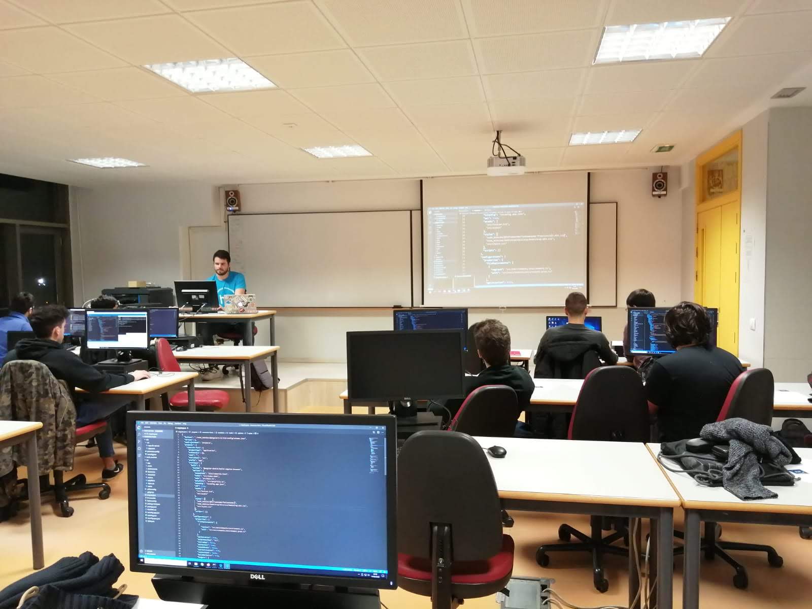 Taller iniciación Angular 8 IES Comercio